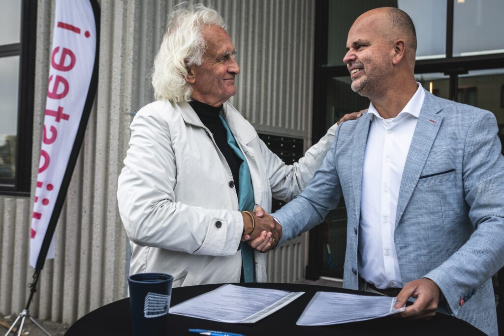20250917-Oplevering-Voltage-Rein-Swart-en-Robert-Jan-Mellema-Aangepast-1