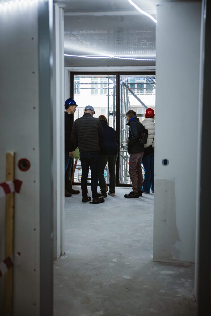 Nijestee-Onthulling-Naam-Tonkensstraat-50-of-75-scaled