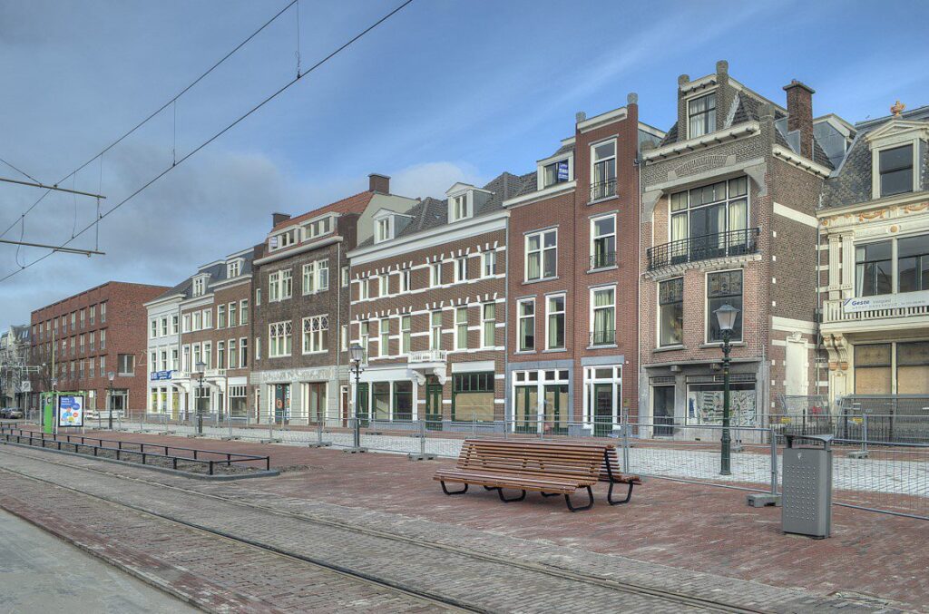 Stationsweg-Den-Haag-Middel